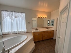 144 E Reese Ave in Visalia, CA - Building Photo - Building Photo