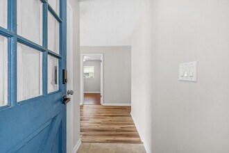 8313 Tupelo Dr in Tampa, FL - Building Photo - Building Photo