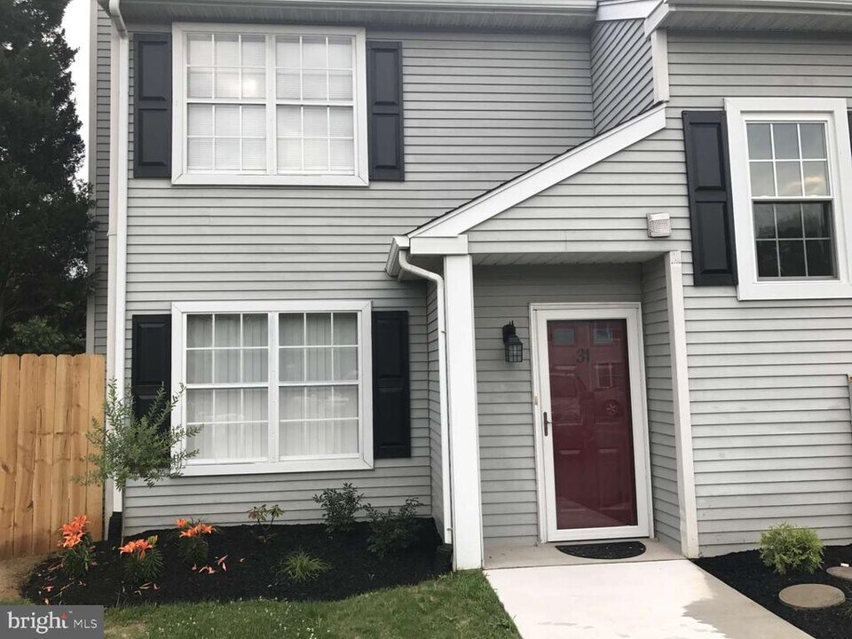 31 Bark Hollow Ln in Horsham, PA - Foto de edificio