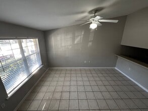 2740 W Tharpe St in Tallahassee, FL - Foto de edificio - Building Photo