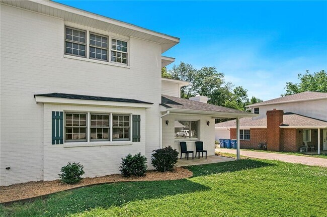 1604 Oakwood Ave in Bentonville, AR - Building Photo - Building Photo