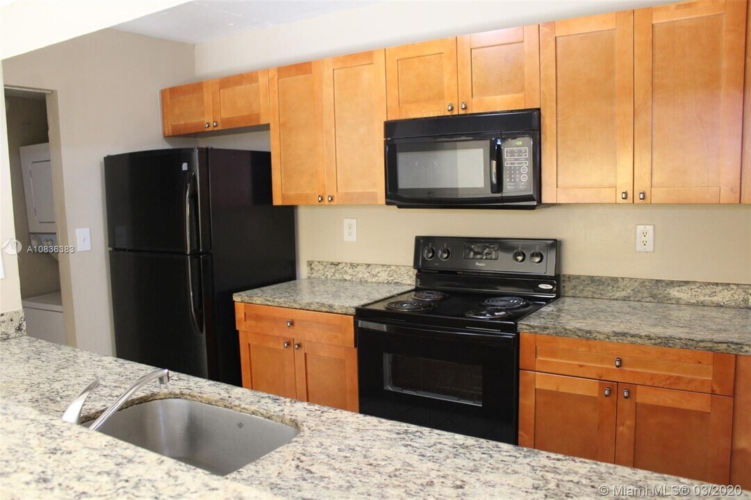 550 NW 114th Ave-Unit -103 in Doral, FL - Building Photo
