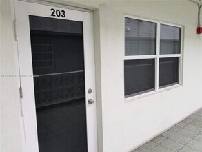524 Washington Ave in Miami Beach, FL - Building Photo - Building Photo