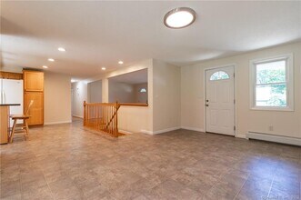 10 Tanglewood Rd in Farmington, CT - Building Photo - Building Photo