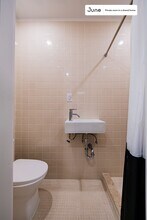 Room in Shared 4 bed/4 bath home in Brooklyn, NY - Building Photo - Building Photo