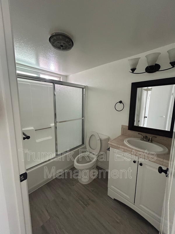 1122 E Elk Ave in Glendale, CA - Building Photo - Building Photo