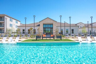 Alta Rolling Oaks in San Antonio, TX - Building Photo