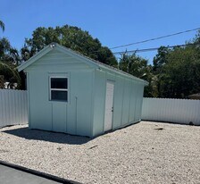 803 E Cayuga St in Tampa, FL - Building Photo