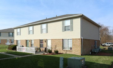 Fairoaks Apartments in Lancaster, OH - Building Photo - Building Photo