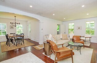 68 Buell Ln in East Hampton, NY - Building Photo