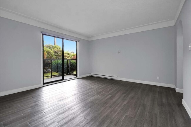 Villa Apartments in Victoria, BC - Building Photo - Building Photo