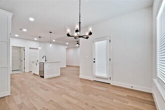 1 Claypole Ln in Bella Vista, AR - Building Photo - Building Photo