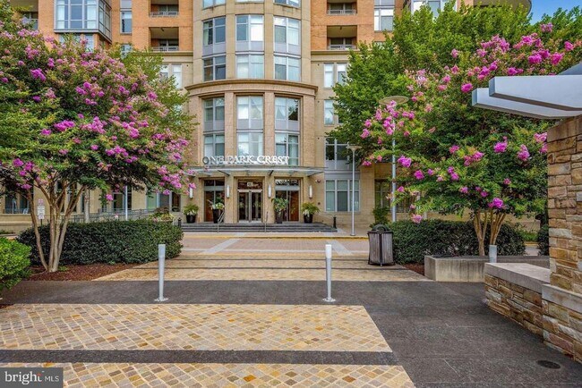 8220 Crestwood Heights Dr in McLean, VA - Building Photo - Building Photo