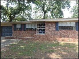 408 Pickwick Ln in North Little Rock, AR - Building Photo