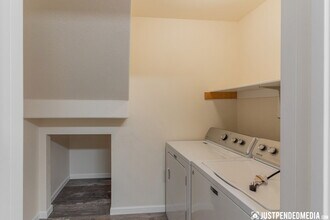 530 Bitterroot Cir in Anchorage, AK - Building Photo - Building Photo