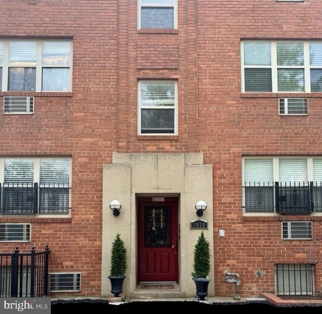 1010 P St NW in Washington, DC - Building Photo - Building Photo