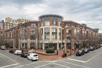 The Condominiums At Carlyle Square in Alexandria, VA - Foto de edificio - Building Photo