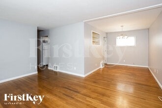 1095 Ozment Dr, Unit 323 in Florissant, MO - Building Photo - Building Photo