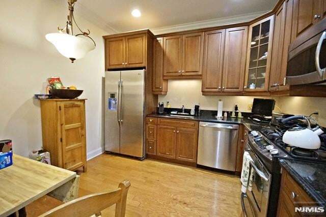 5 Tenakill Park E, Unit 106 in Cresskill, NJ - Building Photo - Building Photo