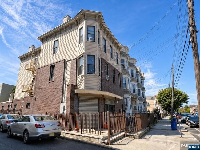 property at 840 Mt Prospect Ave