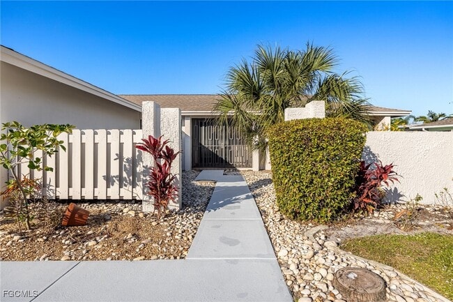 5308 Shalley Cir E in Ft. Myers, FL - Building Photo - Building Photo
