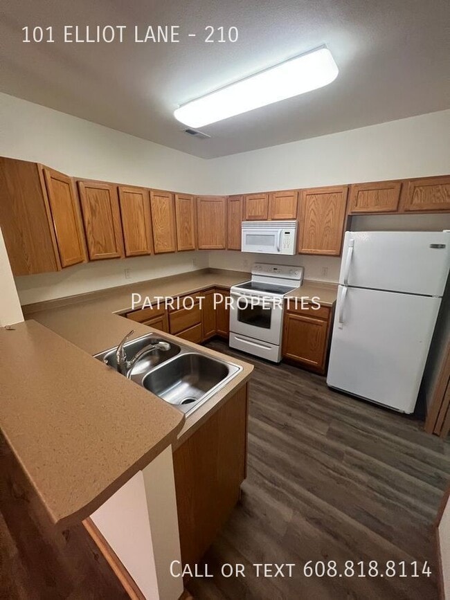 101 Elliott Ln in Oregon, WI - Building Photo - Building Photo
