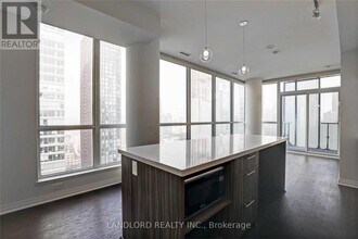 8 Mercer St in Toronto, ON - Building Photo - Building Photo