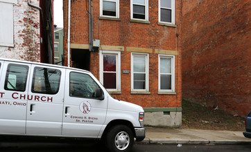 421 E 13th St in Cincinnati, OH - Foto de edificio - Building Photo