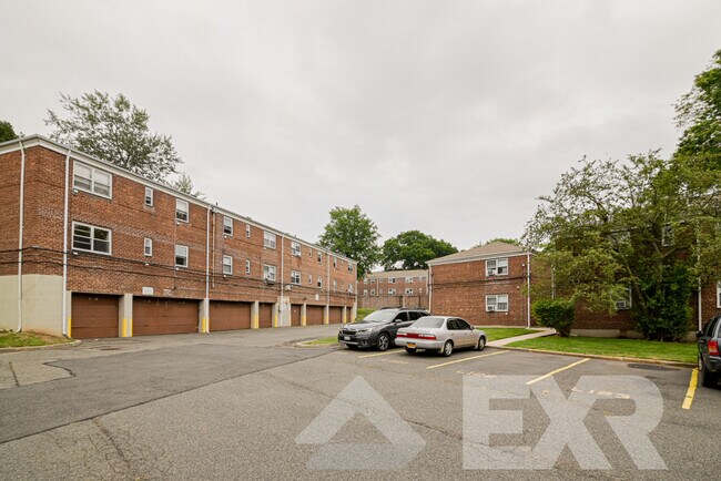 11 Stratford Ave-Unit -2B in Staten Island, NY - Building Photo - Building Photo