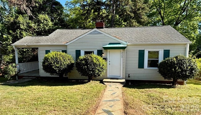 property at 2565 Brentwood Pl