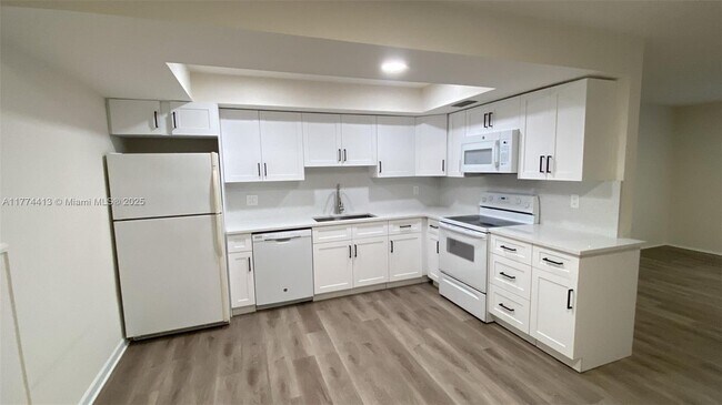 8303 W Sample Rd in Coral Springs, FL - Building Photo - Building Photo