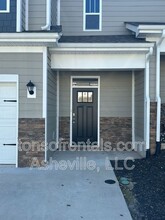 142 Creekview Rd in Hendersonville, NC - Building Photo - Building Photo