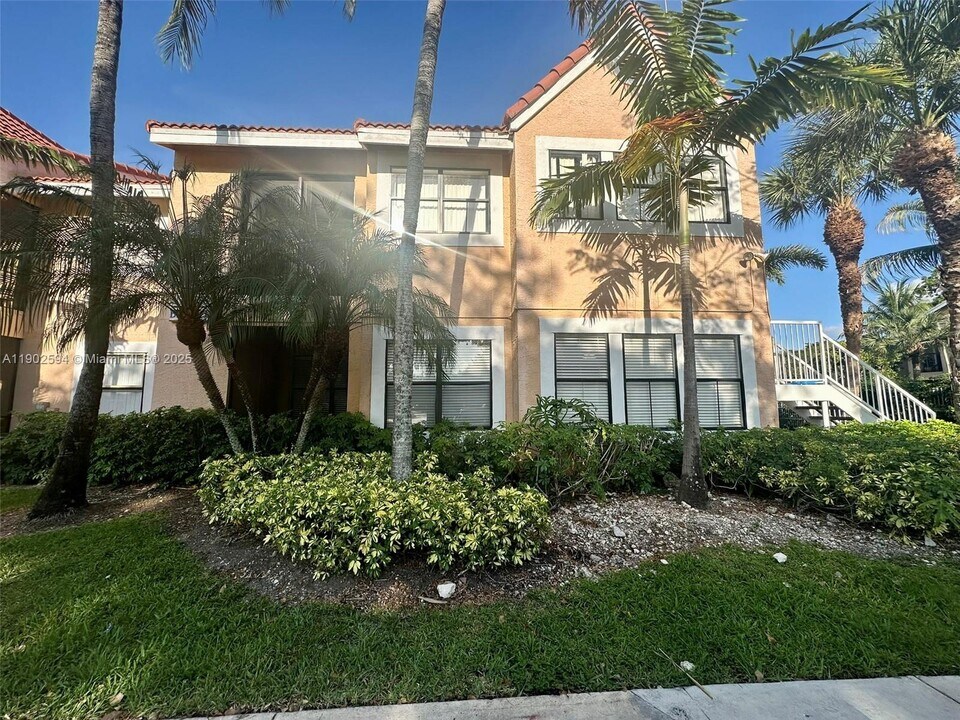 10581 SW 155th Ct in Miami, FL - Building Photo
