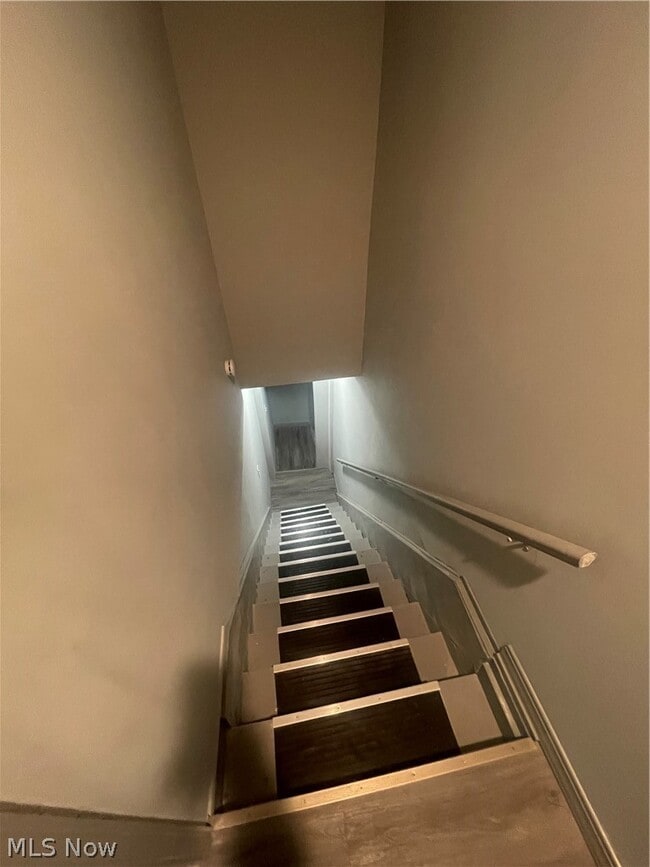 12007 Beulah Ave in Cleveland, OH - Foto de edificio - Building Photo