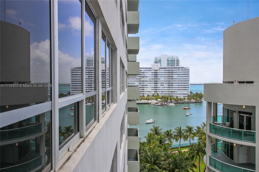 1500 Bay Rd, Unit N-0807 in Miami Beach, FL - Building Photo