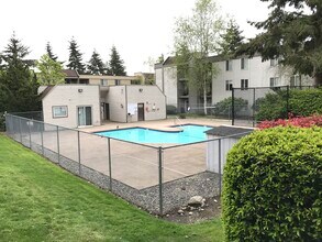 14625 NE 34th St, Unit G13 in Bellevue, WA - Foto de edificio - Building Photo