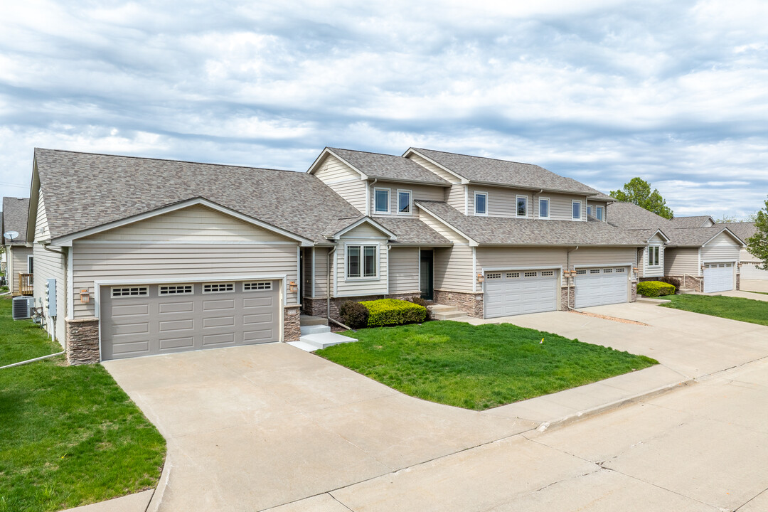 West Prairie Townhomes in Johnston, IA - Foto de edificio