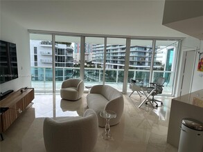 1000 S Pointe Dr, Unit 507 in Miami Beach, FL - Building Photo - Building Photo