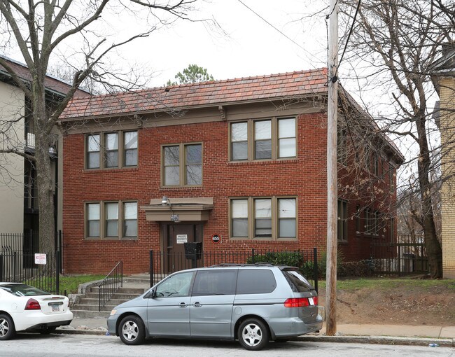 655 NE Parkway Dr in Atlanta, GA - Building Photo - Building Photo