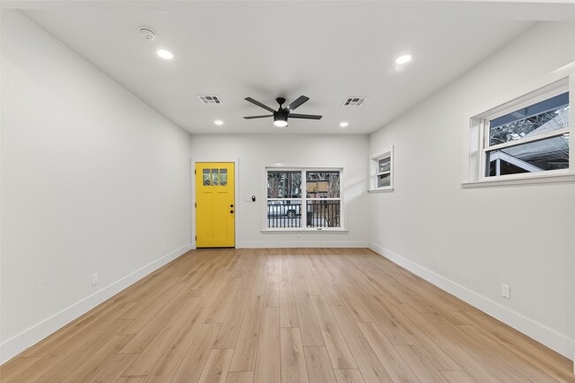 property at 4413 Roseland St