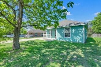 128 2nd Ave in Taylor, TX - Building Photo - Building Photo