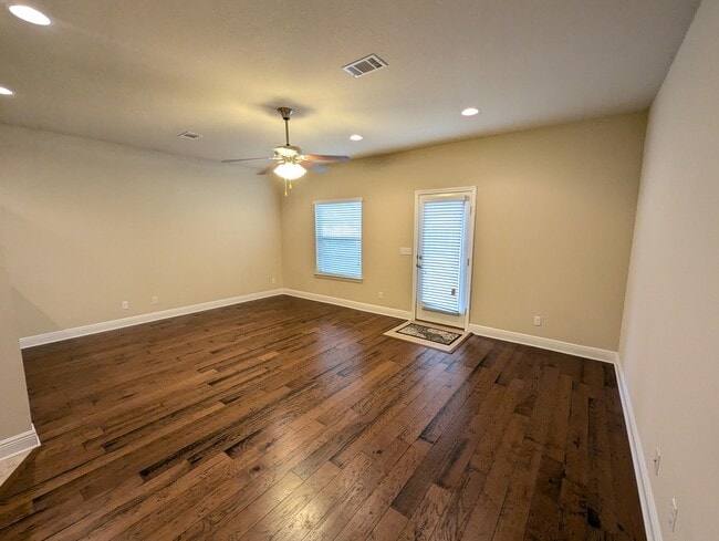 8899 White Ibis Way in Navarre, FL - Building Photo - Building Photo