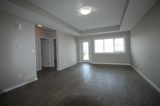 3938 Claxton Loop SW in Edmonton, AB - Building Photo - Building Photo