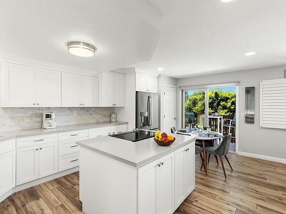 155 Rosebay Dr in Encinitas, CA - Building Photo - Building Photo