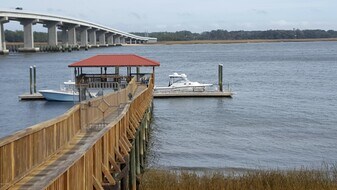 1231 Ladys Island Dr in Port Royal, SC - Building Photo