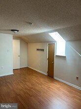 304 Hampshire Dr in Plainsboro, NJ - Foto de edificio - Building Photo