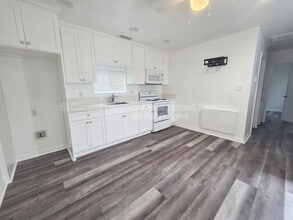 8145 San Carlos Ave in South Gate, CA - Building Photo - Building Photo