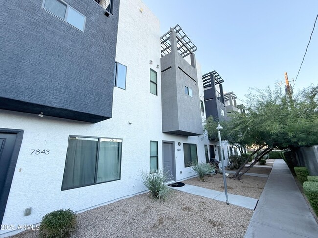 property at 7847 N 20th Glen