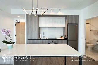 2495 Eglinton Ave W in Mississauga, ON - Building Photo - Building Photo