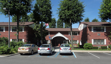 Kings Park Manor Apartments in Kings Park, NY - Building Photo - Building Photo